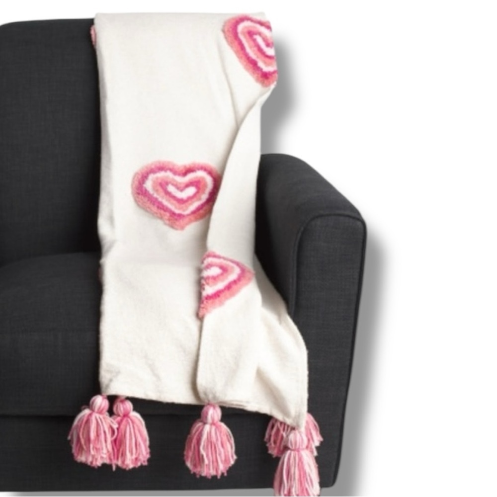 NWT Cupcakes & Cashmere Tufted Groovy Hearts, Valentines Day, Throw Blanket​​